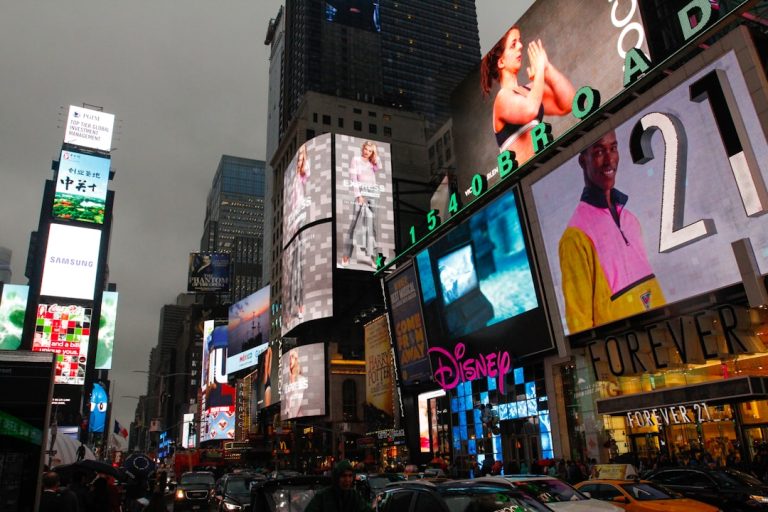 The Art of Captivating Attention: Navigating the World of Display Advertising